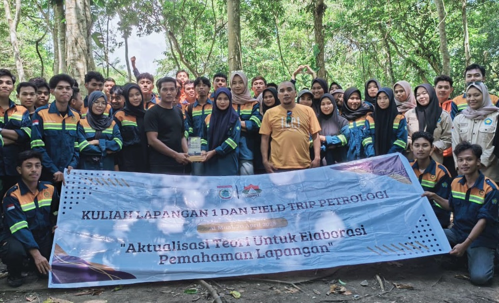 Kuliah Lapangan 1 & Field Trip Petrologi Mahasiswa Program Studi Pertambangan Universitas Cordova (UNDOVA) di Ai Mual